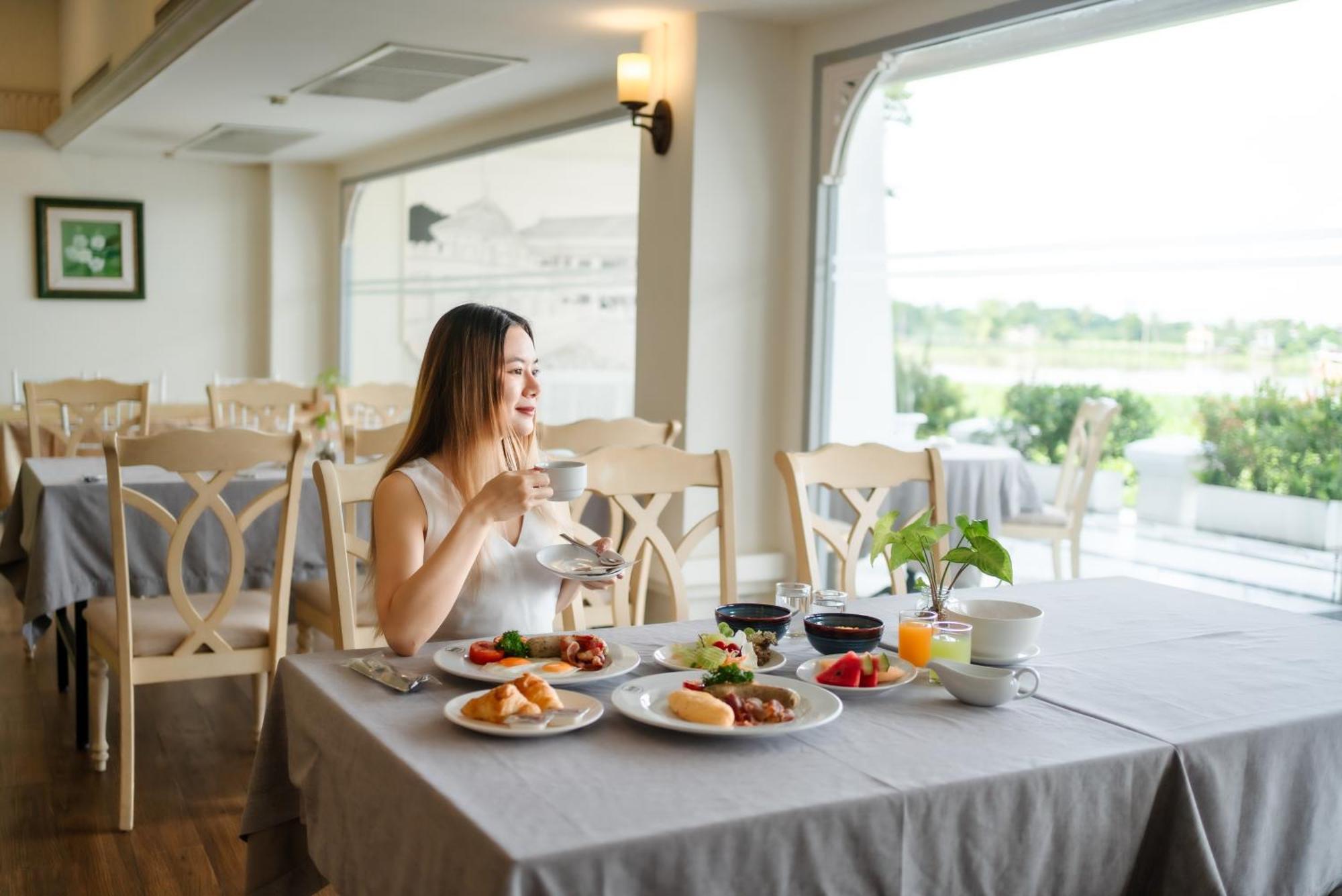 Kalanan Riverside Resort Nonthaburi Esterno foto