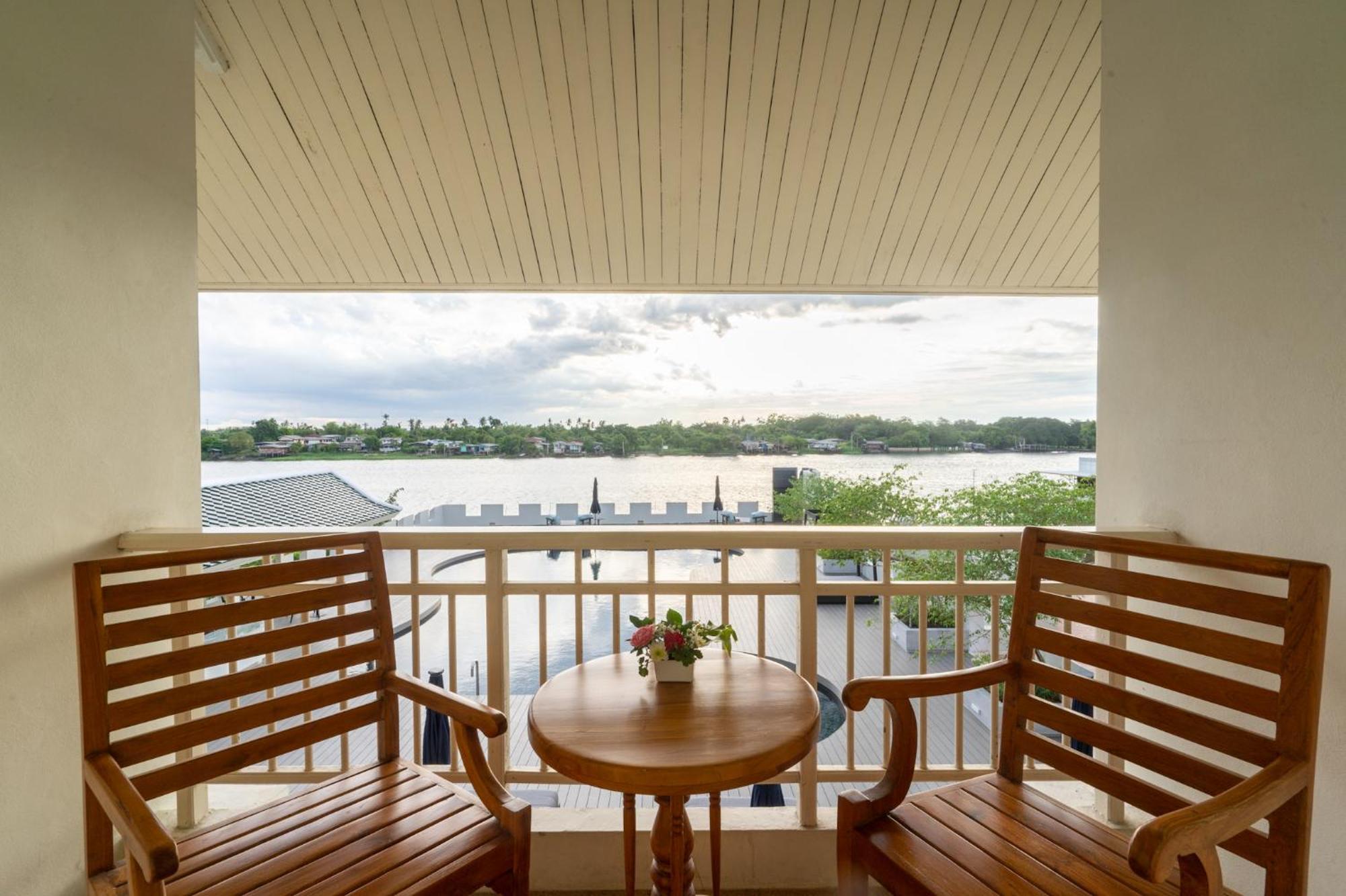 Kalanan Riverside Resort Nonthaburi Esterno foto