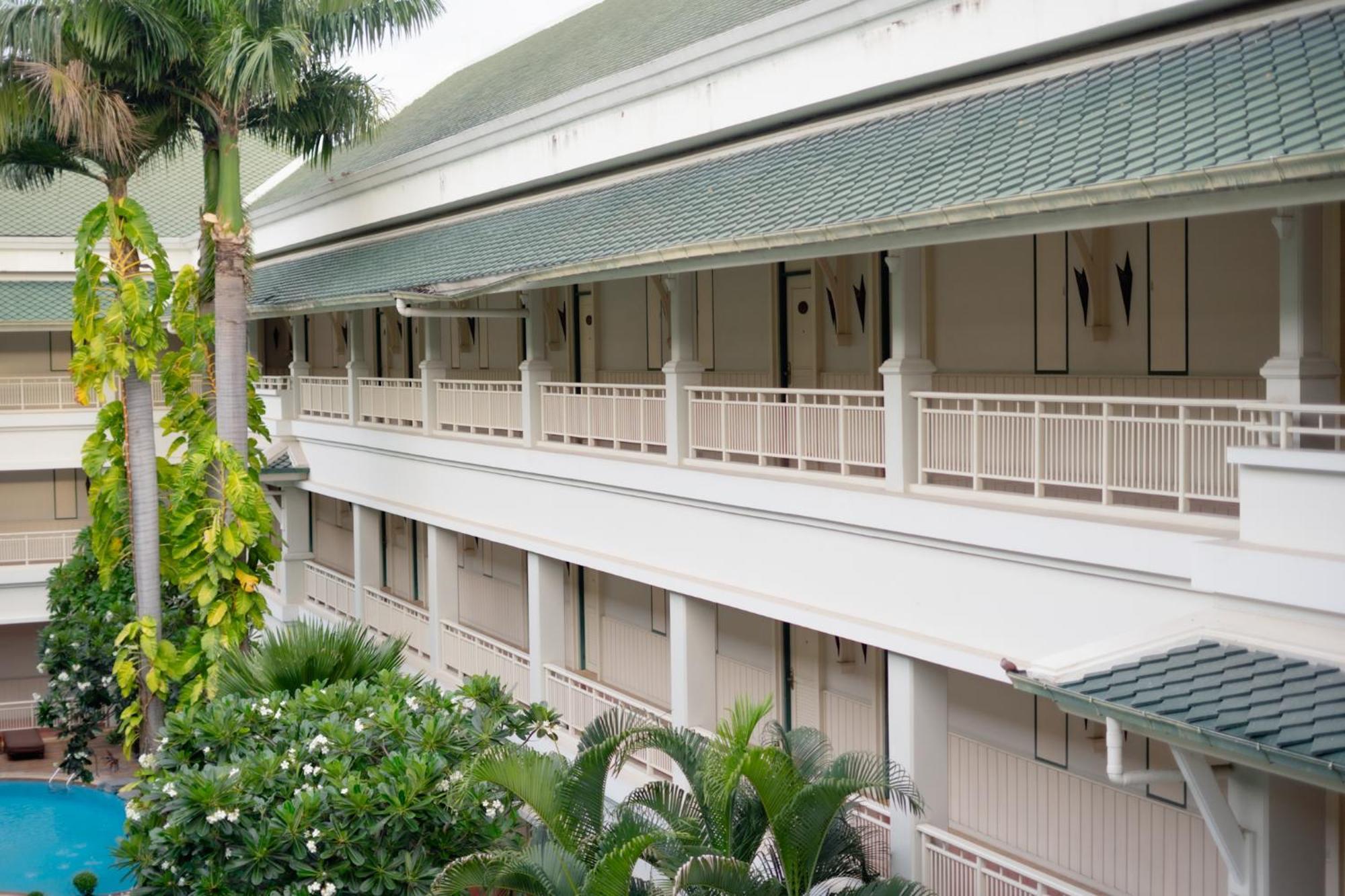 Kalanan Riverside Resort Nonthaburi Esterno foto