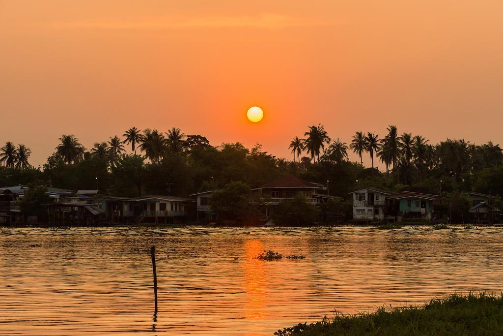 Kalanan Riverside Resort Nonthaburi Esterno foto